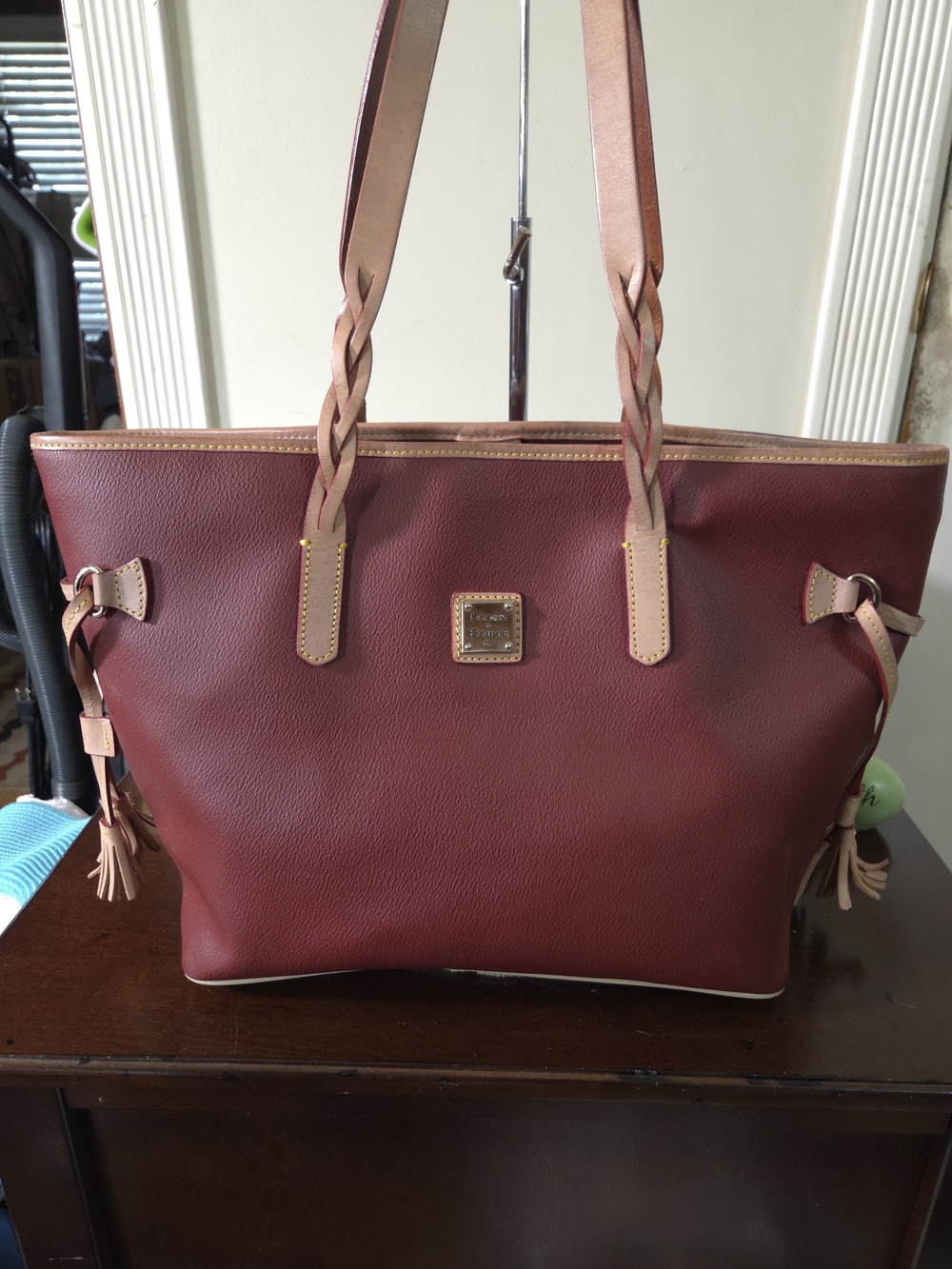 EUC Dooney & Bourke Eva Bailey Leather Tote